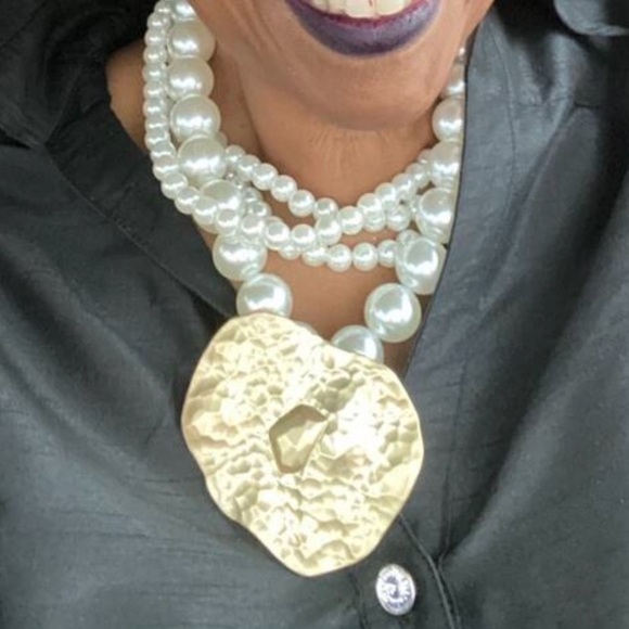 Layered Beaded Statement Necklace with Hammered Gold Pendant – Bold Glam - Picture 4 of 10